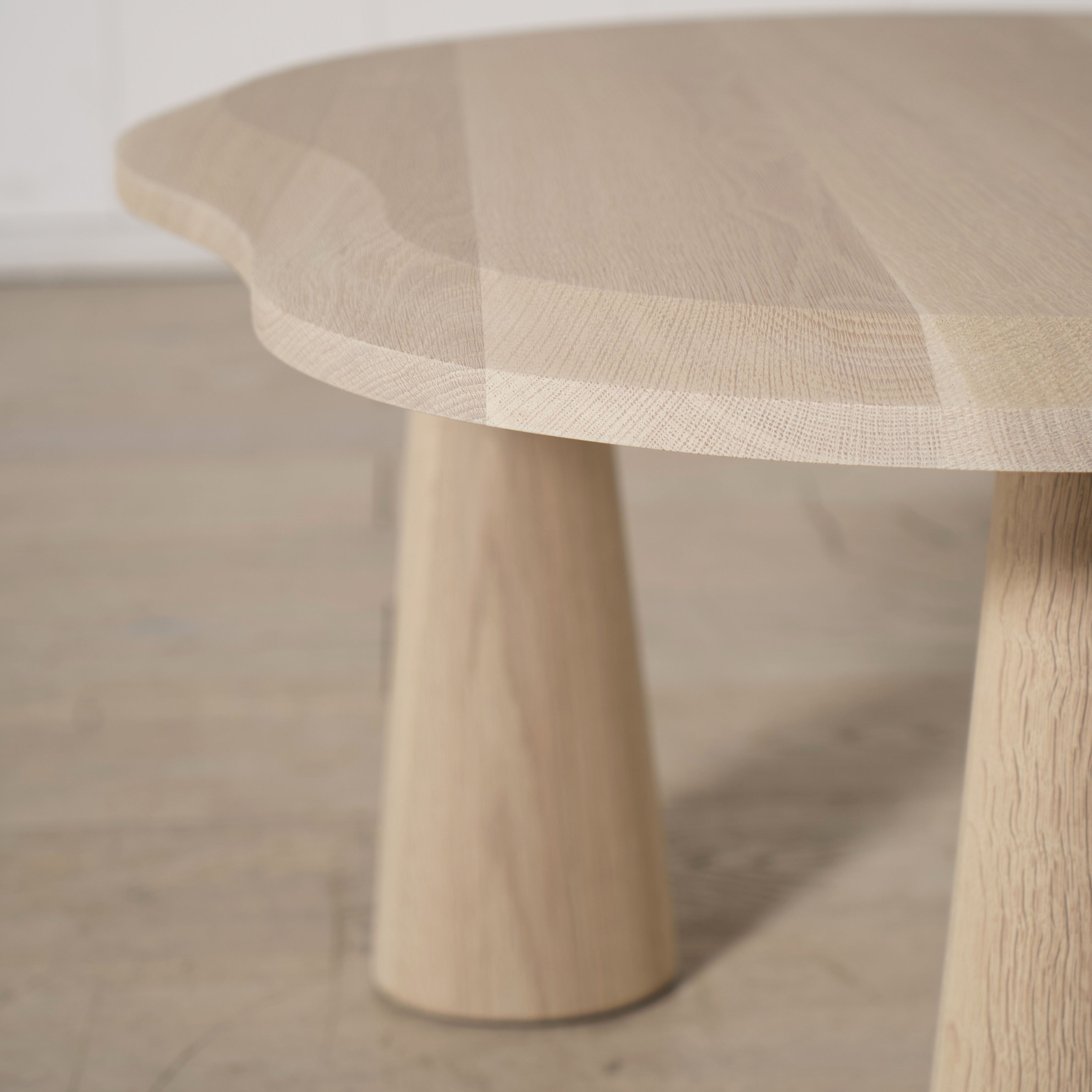 Tavolino da caffè astratto