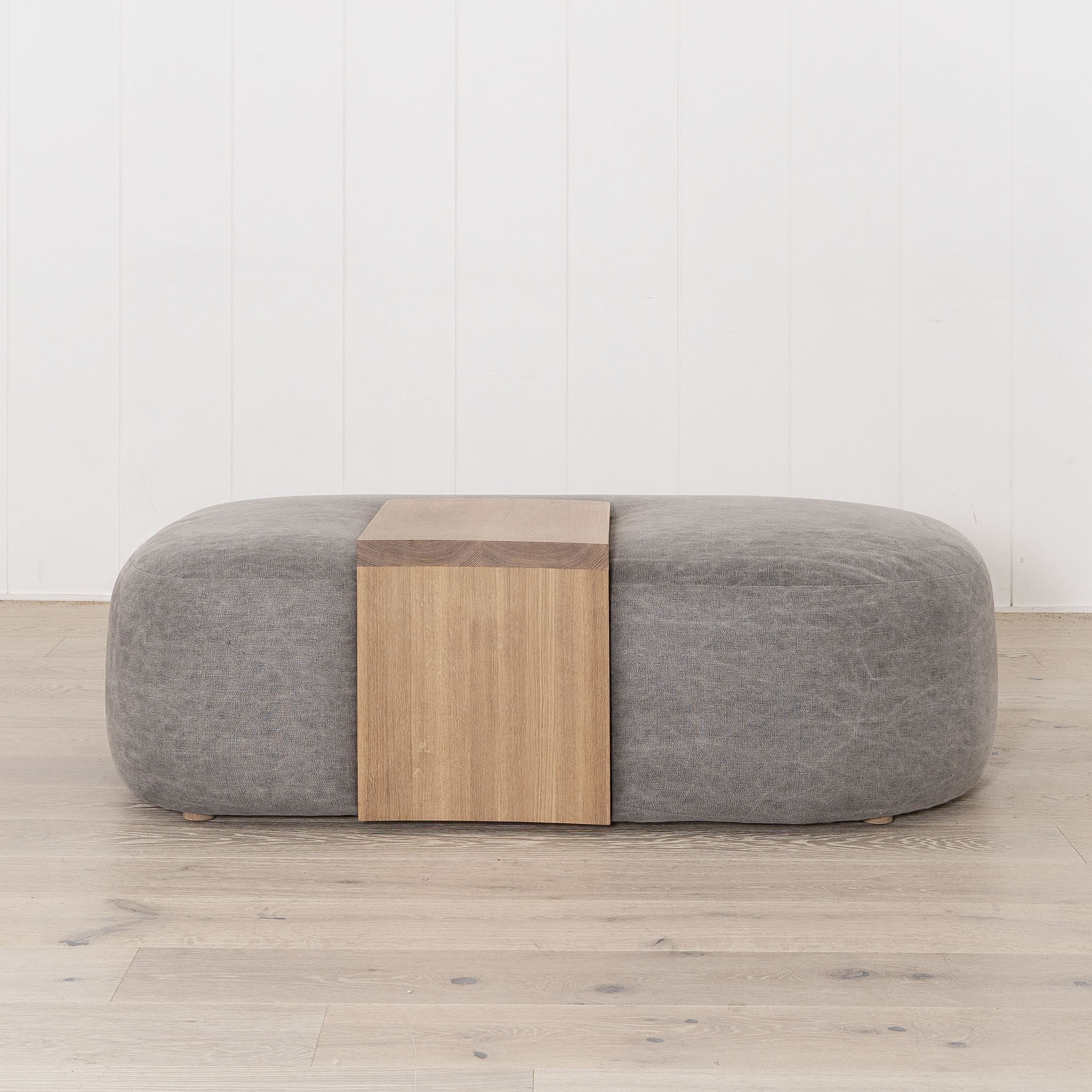 Pouf Easton con tavolo