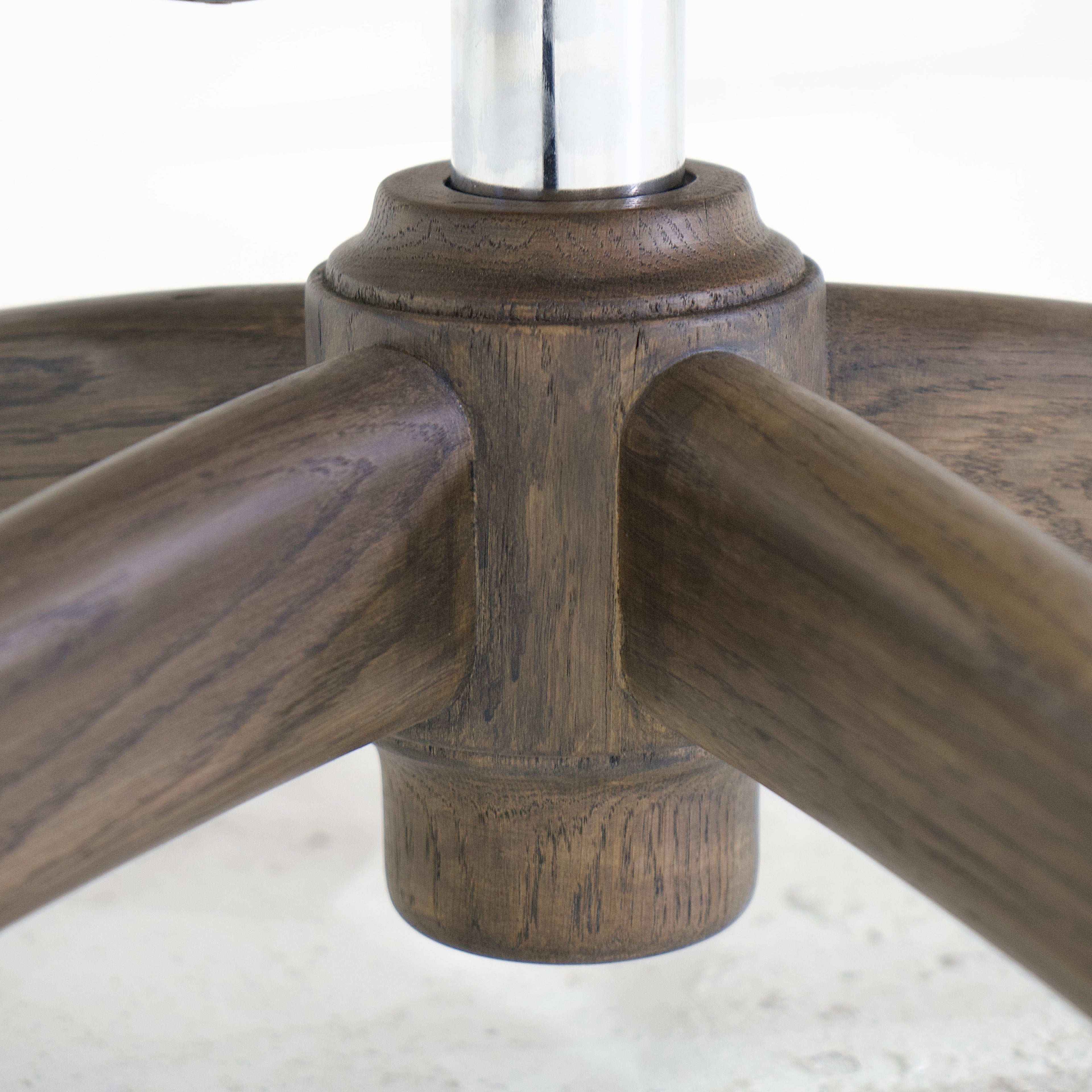 James - Sedia da ufficio con base in rovere