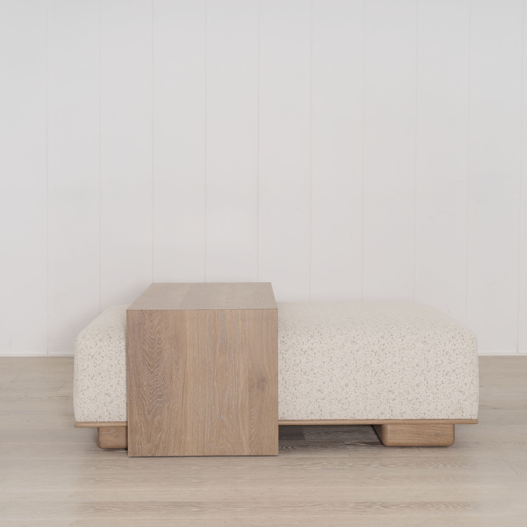 Noè con tavolo e panca