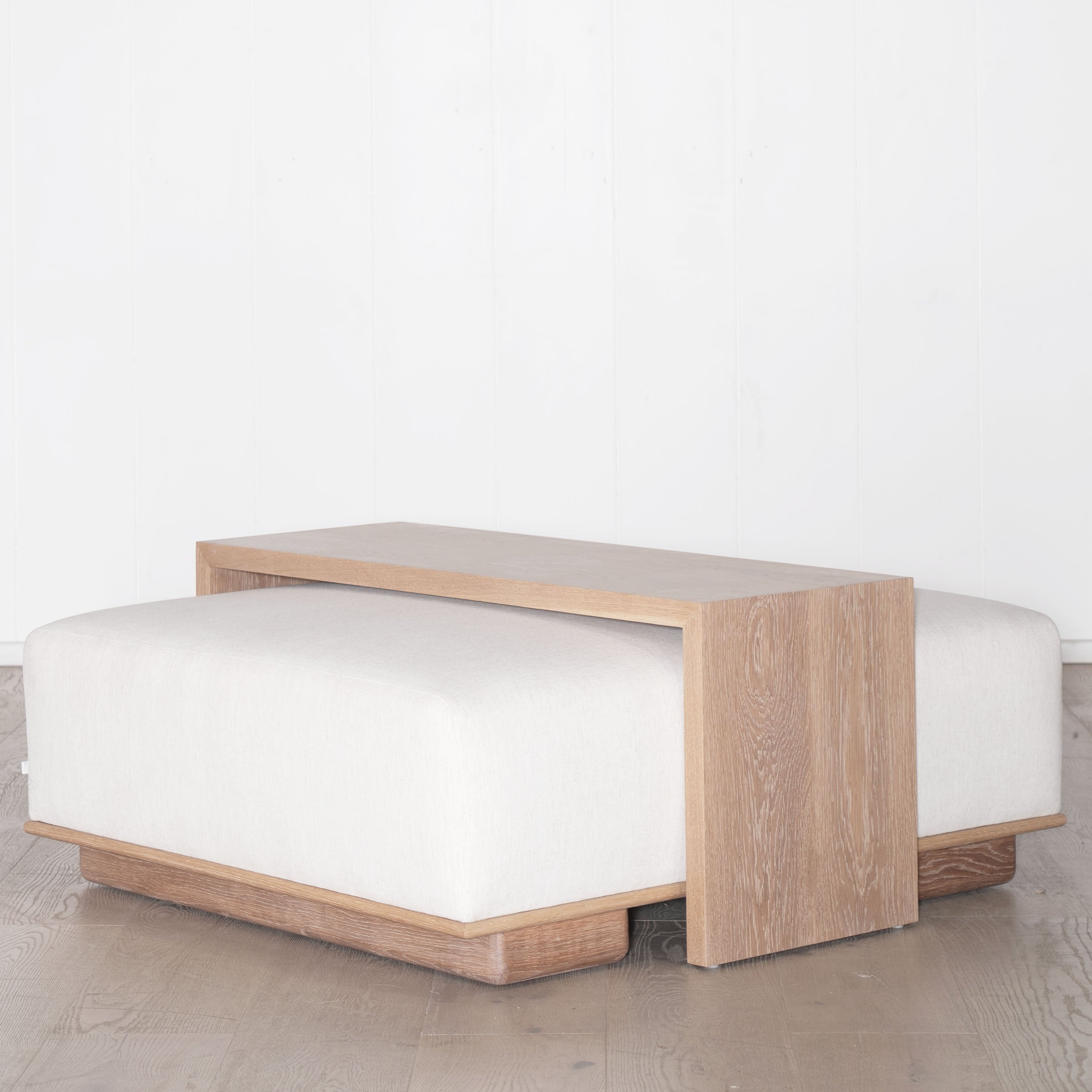 Noè con tavolo e panca