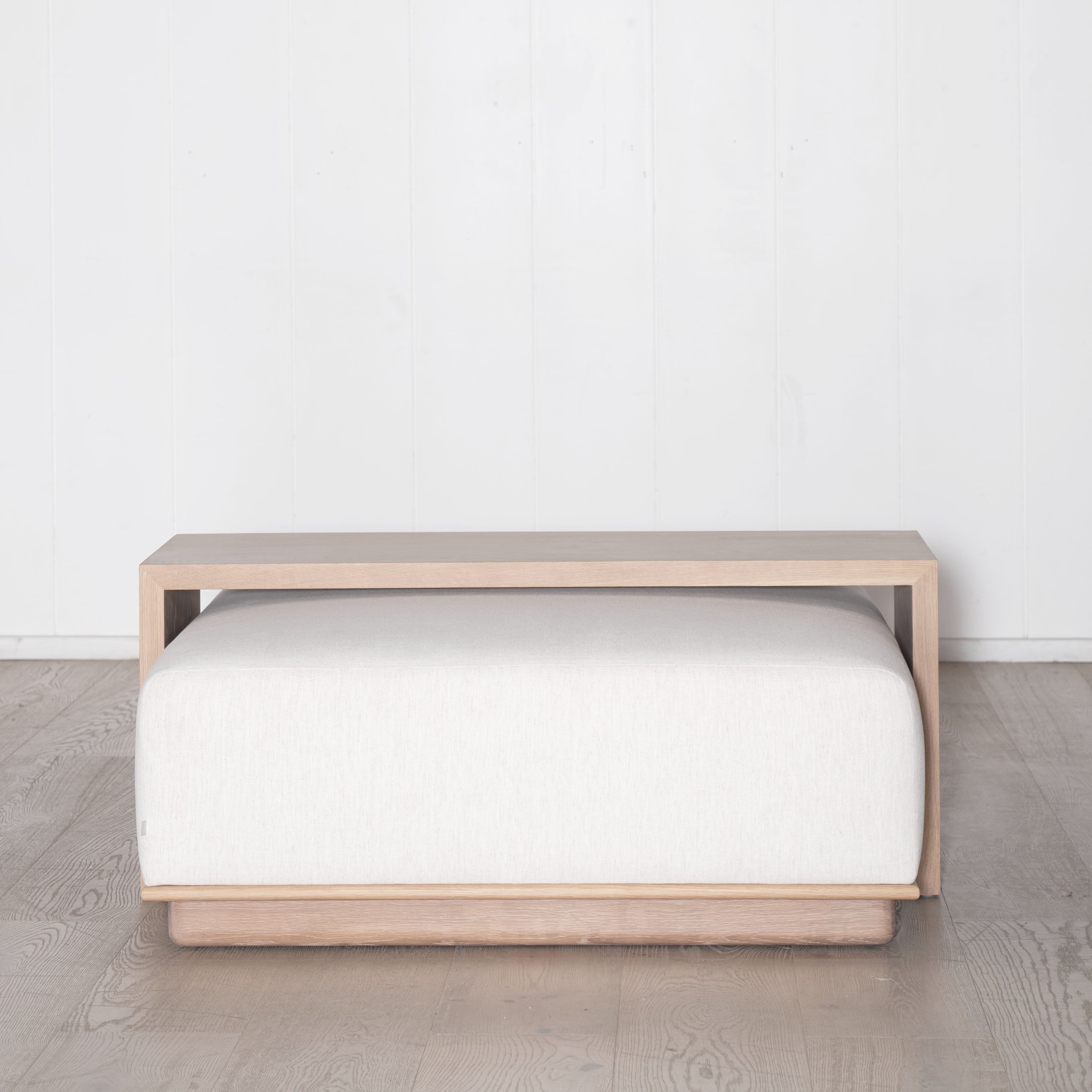 Noè con tavolo e panca