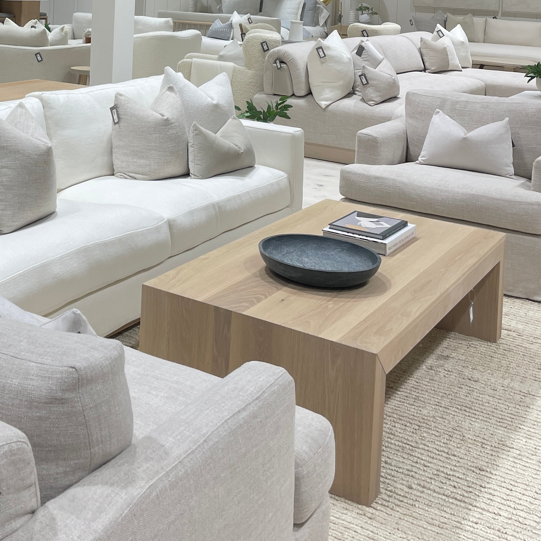 Tavolino da caffè con poster