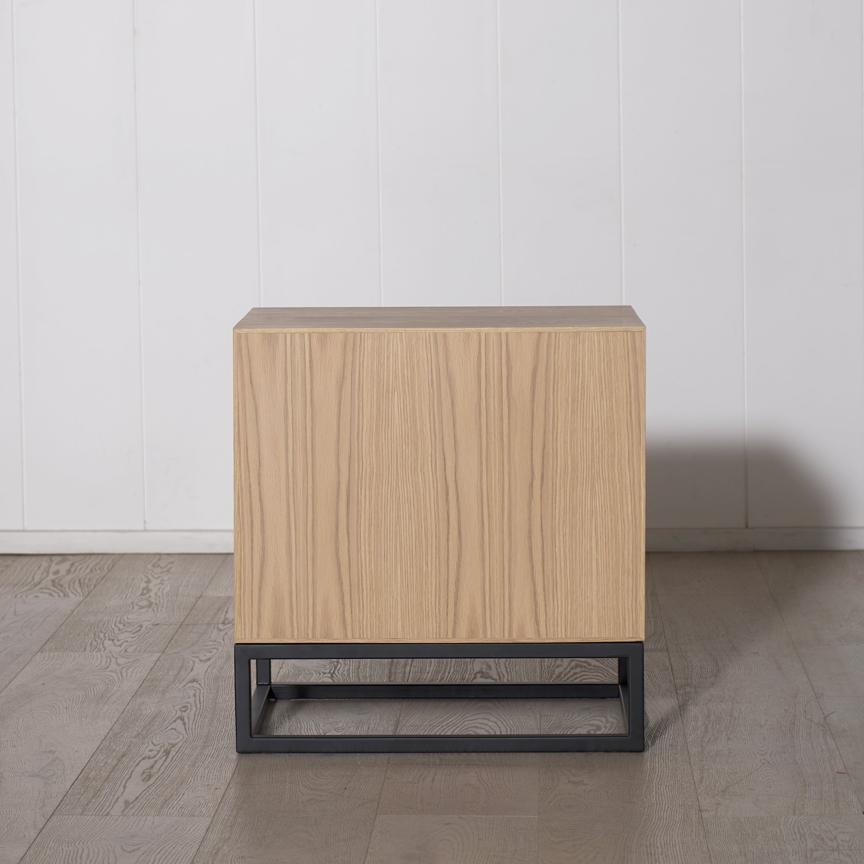 Comodino strutturato