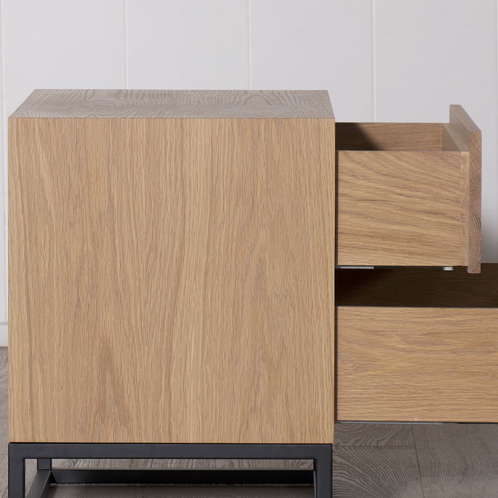 Comodino strutturato